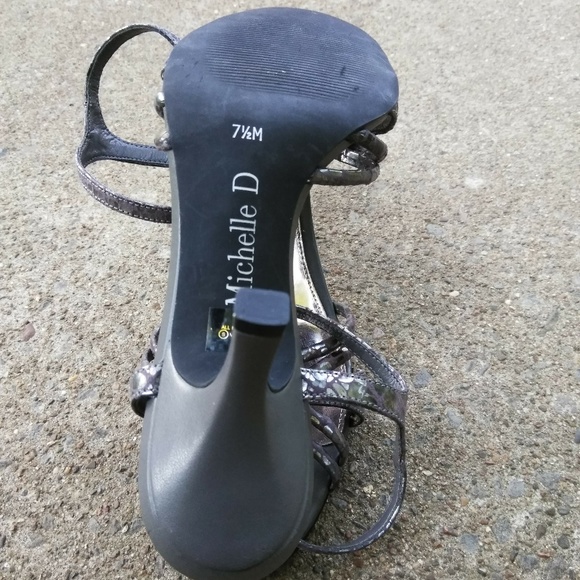 Size 7.5M Michelle D Gray Sandals - Picture 8 of 8